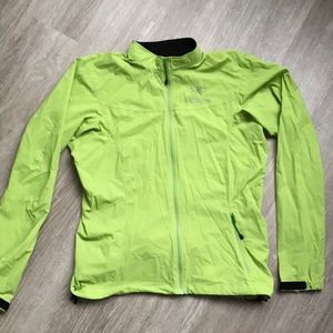 Arc’teryx super lightweight nylon jacket